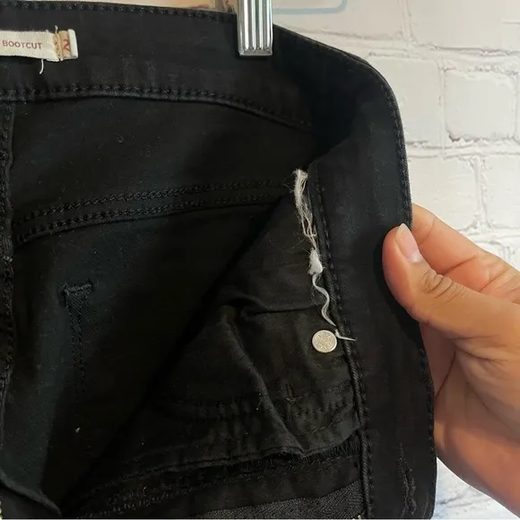 725 Levi’s Highrise Bootcut 29Black Denim Jeans