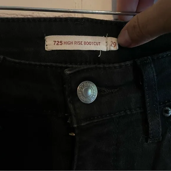 725 Levi’s Highrise Bootcut 29Black Denim Jeans