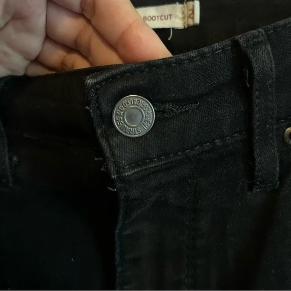 725 Levi’s Highrise Bootcut 29Black Denim Jeans