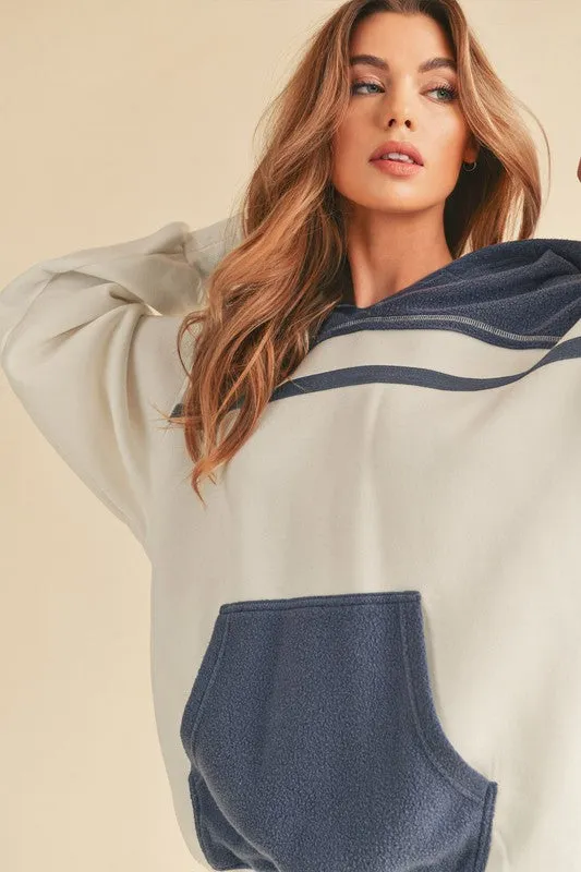 Aemi   Co Lari Hooded Sweatshirt