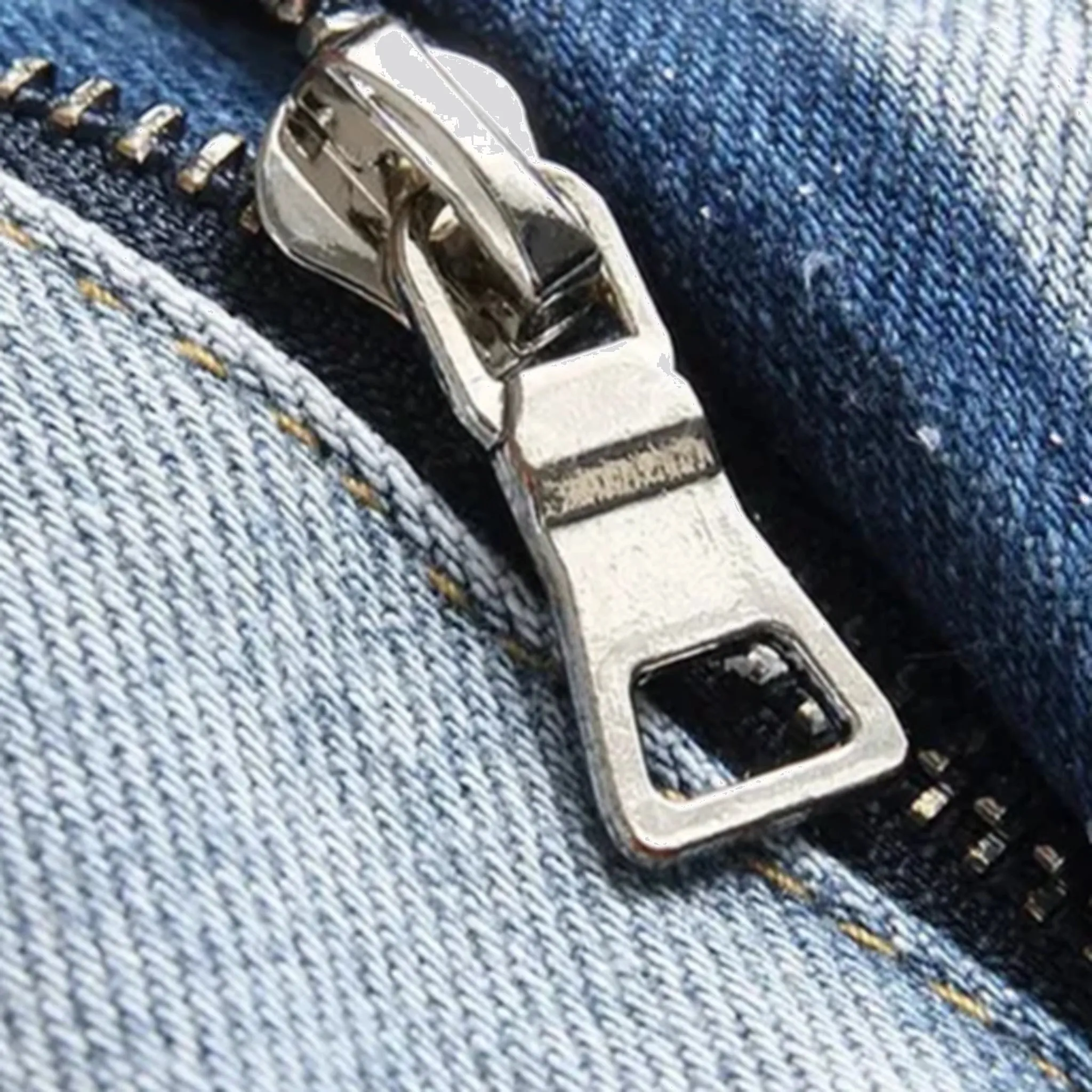 Distressed style men's jeans