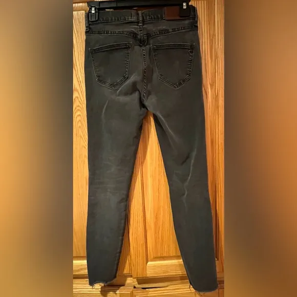 Madewell Women's‎ High Riser Ripped Skinny Jeans in Black Sea Raw Hem Size 27