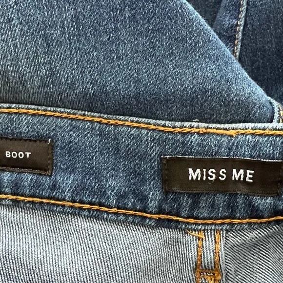 Miss Me Embroidered Bootcut Jeans size 30
