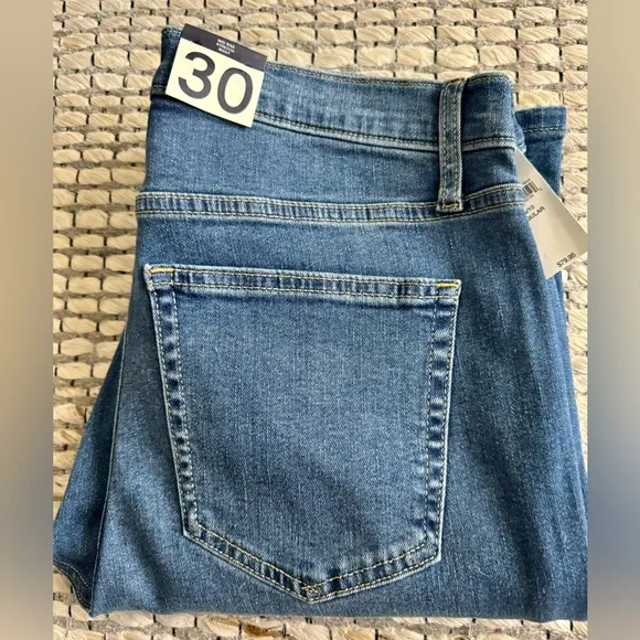 NWT ❤️ Gap Mid Rise Stretch Bootcut Jeans, size 30