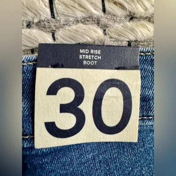 NWT ❤️ Gap Mid Rise Stretch Bootcut Jeans, size 30