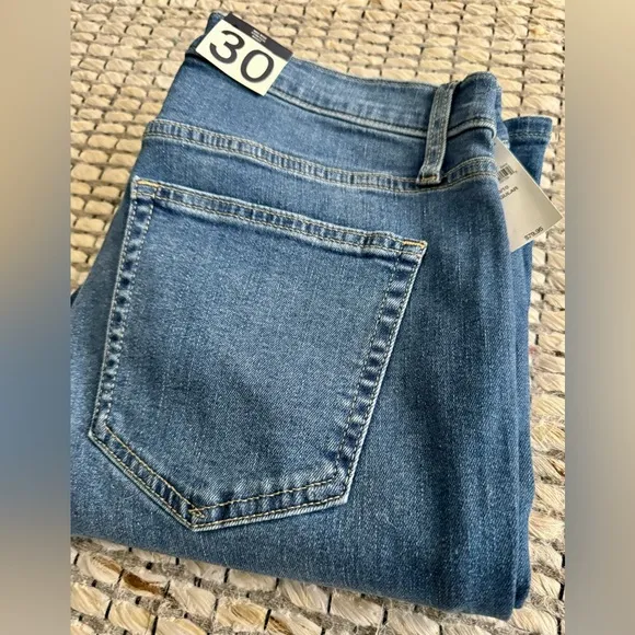 NWT ❤️ Gap Mid Rise Stretch Bootcut Jeans, size 30