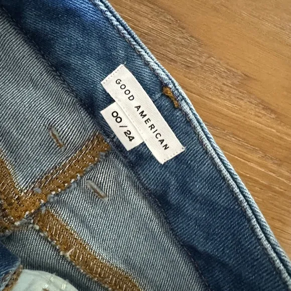 NWT Good American - Good Legs Crop in Blue836