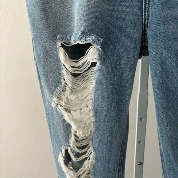 NWT Jeans 13 Cello Distressed Ripped Shredded Mom Y2K Grunge Festival Streetwear