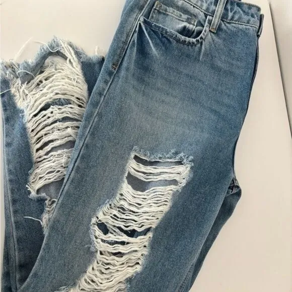 NWT Jeans 13 Cello Distressed Ripped Shredded Mom Y2K Grunge Festival Streetwear