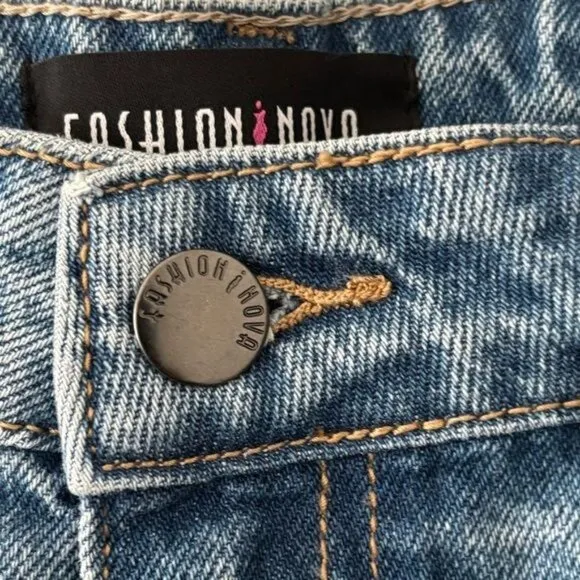 NWT Jeans 13 Cello Distressed Ripped Shredded Mom Y2K Grunge Festival Streetwear