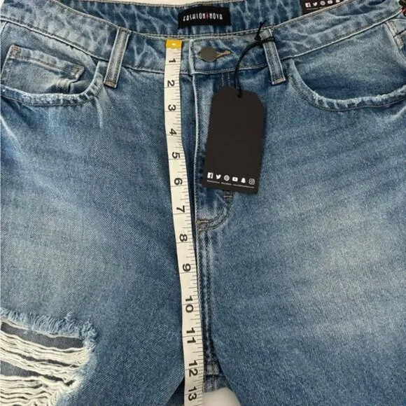 NWT Jeans 13 Cello Distressed Ripped Shredded Mom Y2K Grunge Festival Streetwear