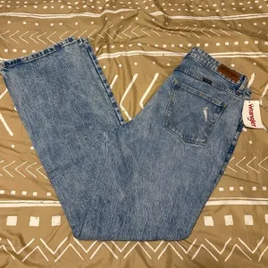 NWT women’s size 12 wrangler jeans