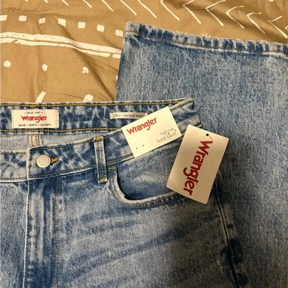 NWT women’s size 12 wrangler jeans