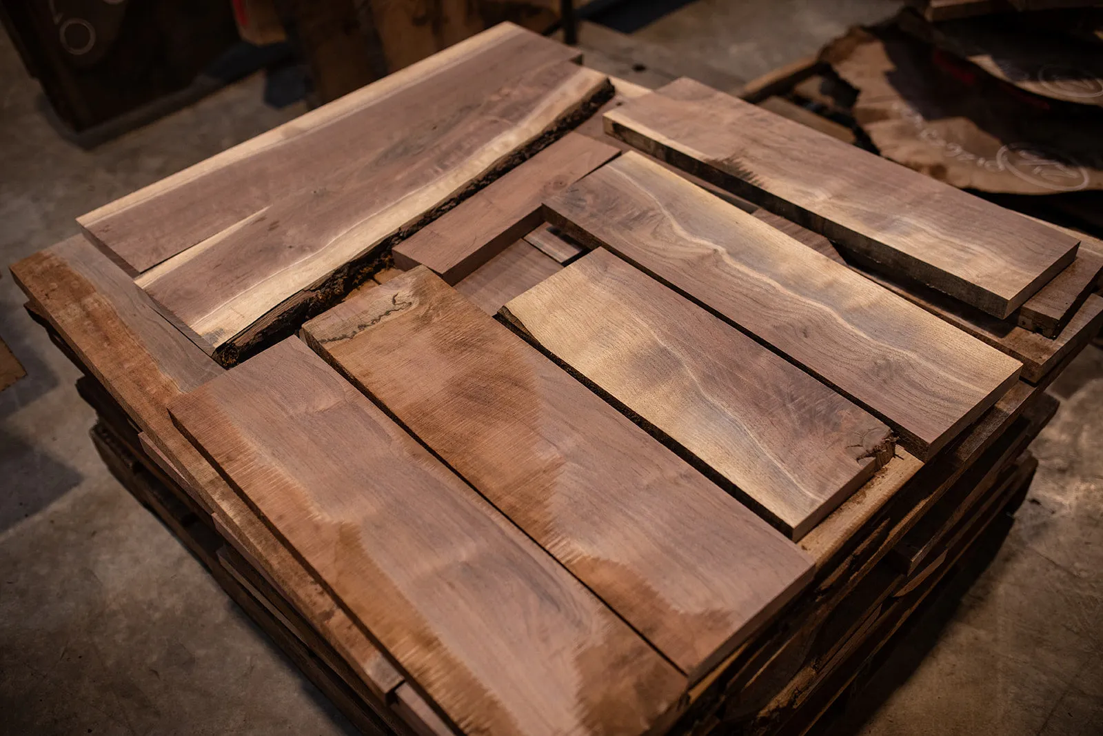 Oregon Black Walnut Shorts (Cutoffs) by the Pallet (500lbs)
