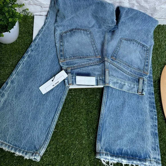 RE/DONE Originals 70s Bootcut Leg Jean in Weathered Indigo With Rip KneeSz 26