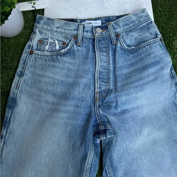RE/DONE Originals 70s Bootcut Leg Jean in Weathered Indigo With Rip KneeSz 26