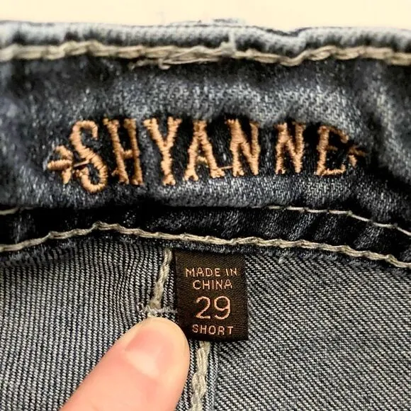 Shyanne bootcut (slight flare) embroidered pocket jeans size 29 (8/9) Short