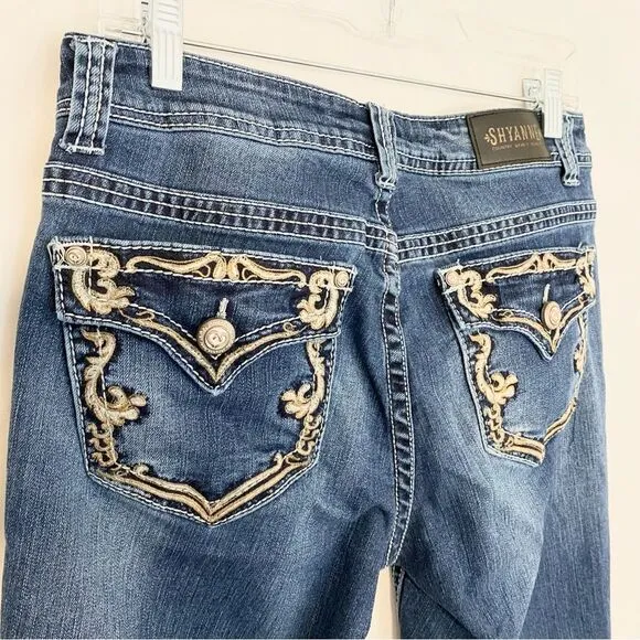 Shyanne bootcut (slight flare) embroidered pocket jeans size 29 (8/9) Short