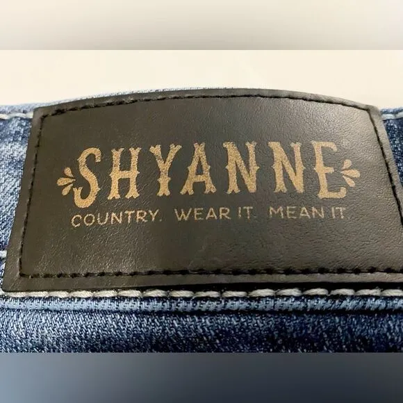 Shyanne bootcut (slight flare) embroidered pocket jeans size 29 (8/9) Short