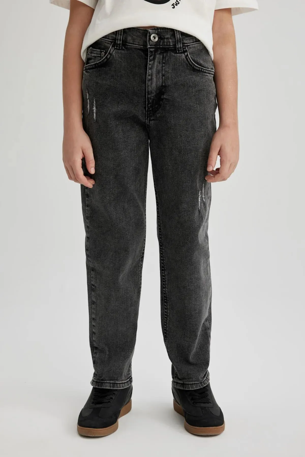 Straight Fit Ripped Detailed Straight Leg Jeans For Boys