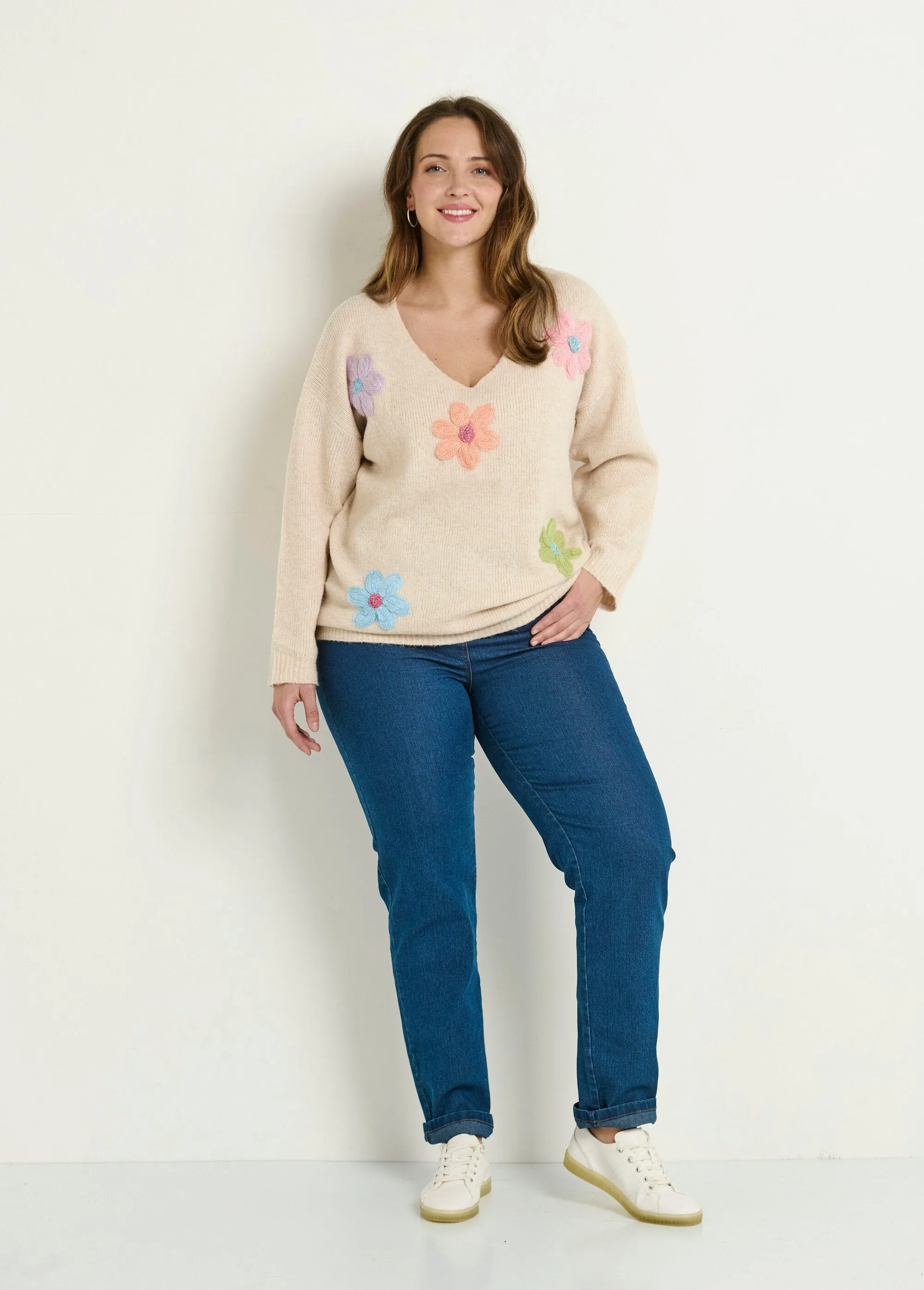 Warm knitted sweater with flower applications