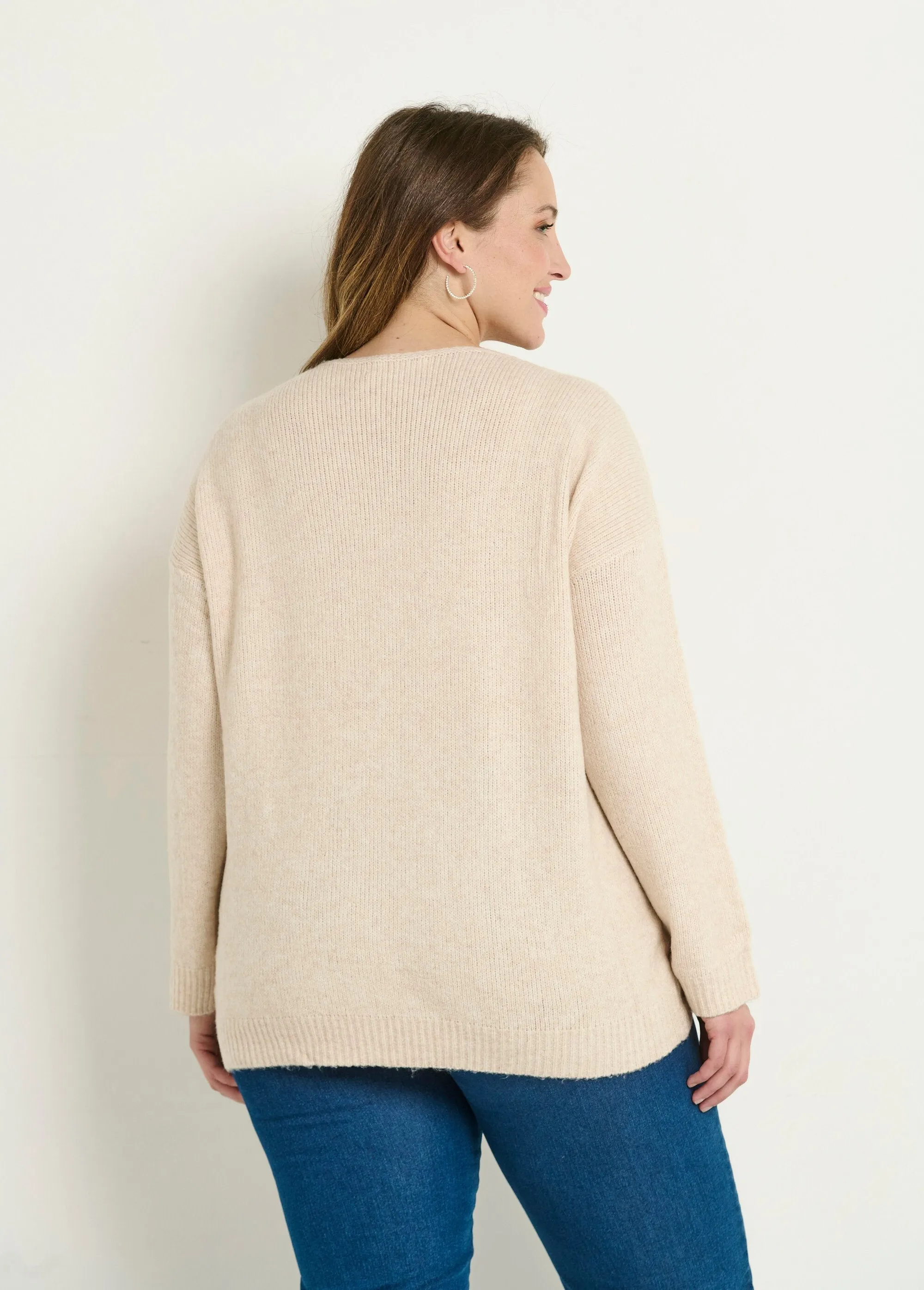 Warm knitted sweater with flower applications