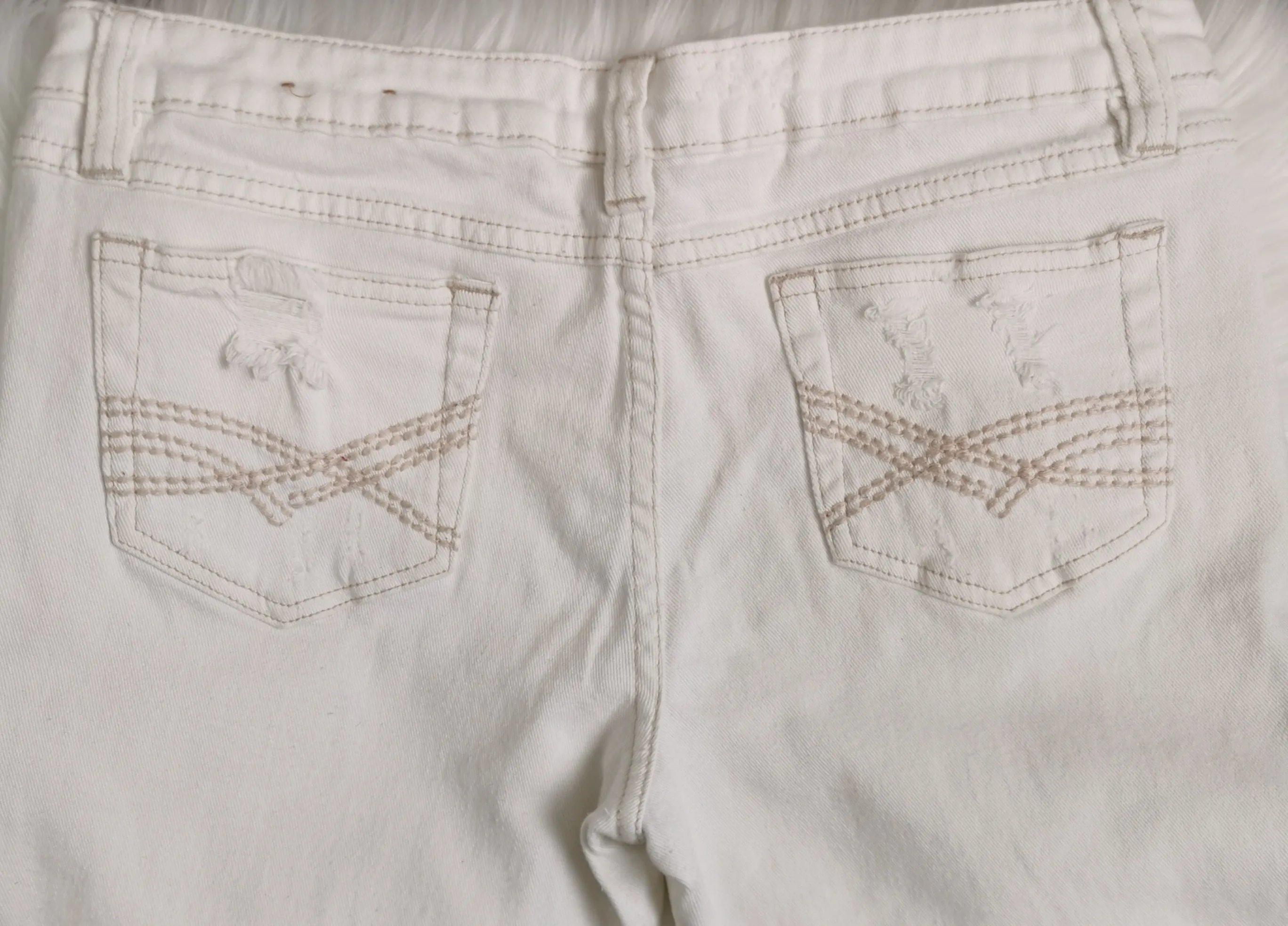 WOMENS SIZE 11 or TEEN GIRL - MUDD Jeans, White, Distressed VGUC B6