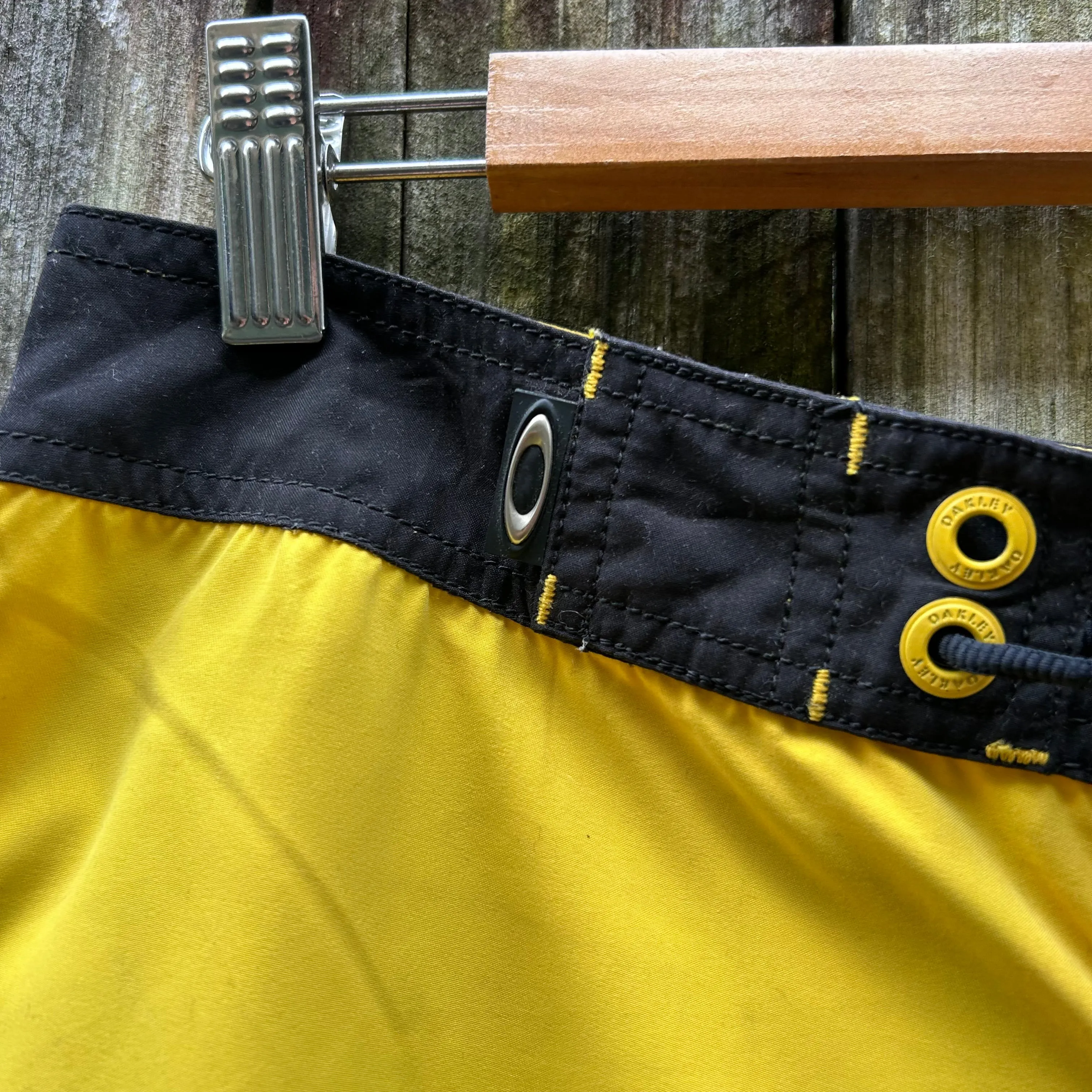 Y2K Oakley boardshorts W30’ (rare)