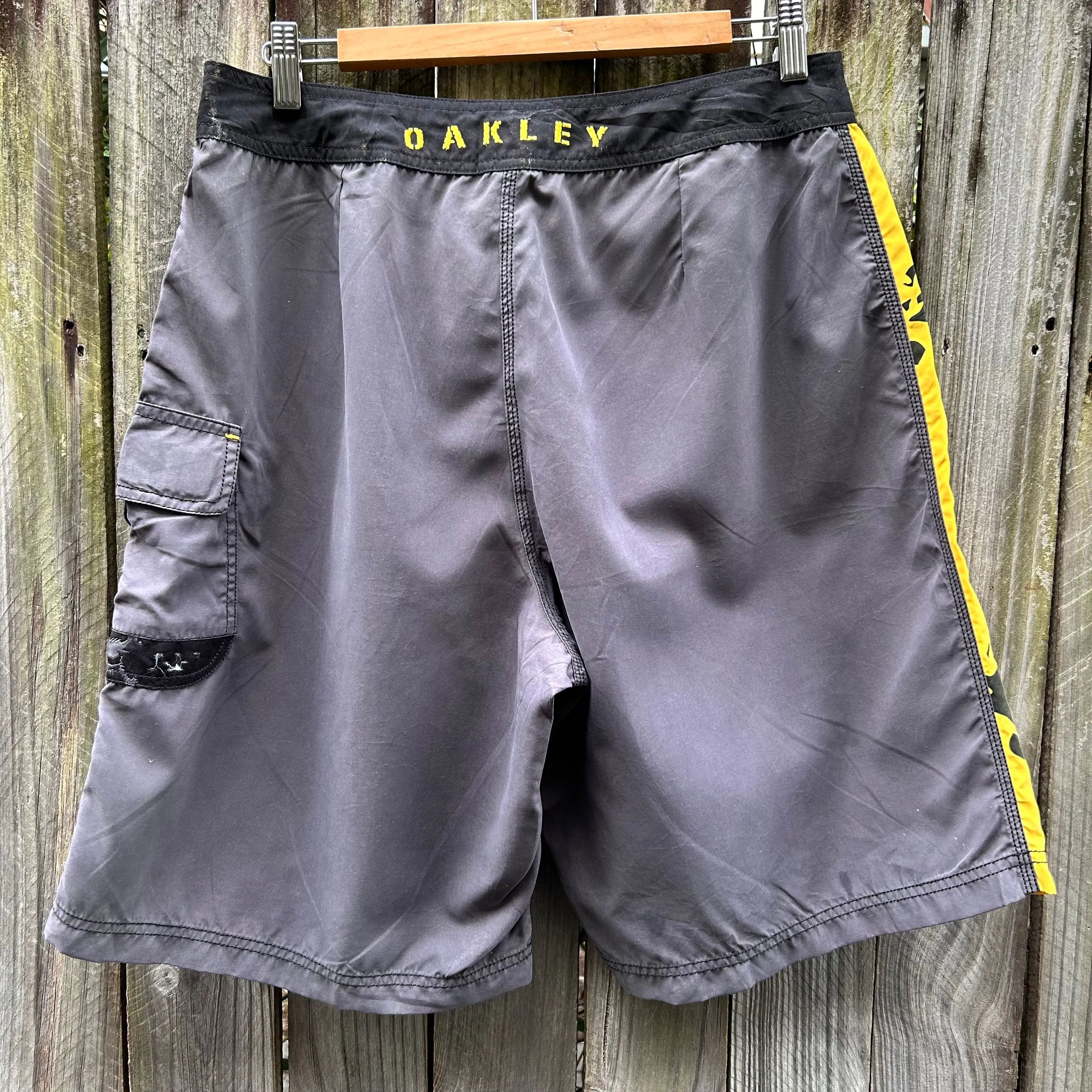 Y2K Oakley boardshorts W30’ (rare)