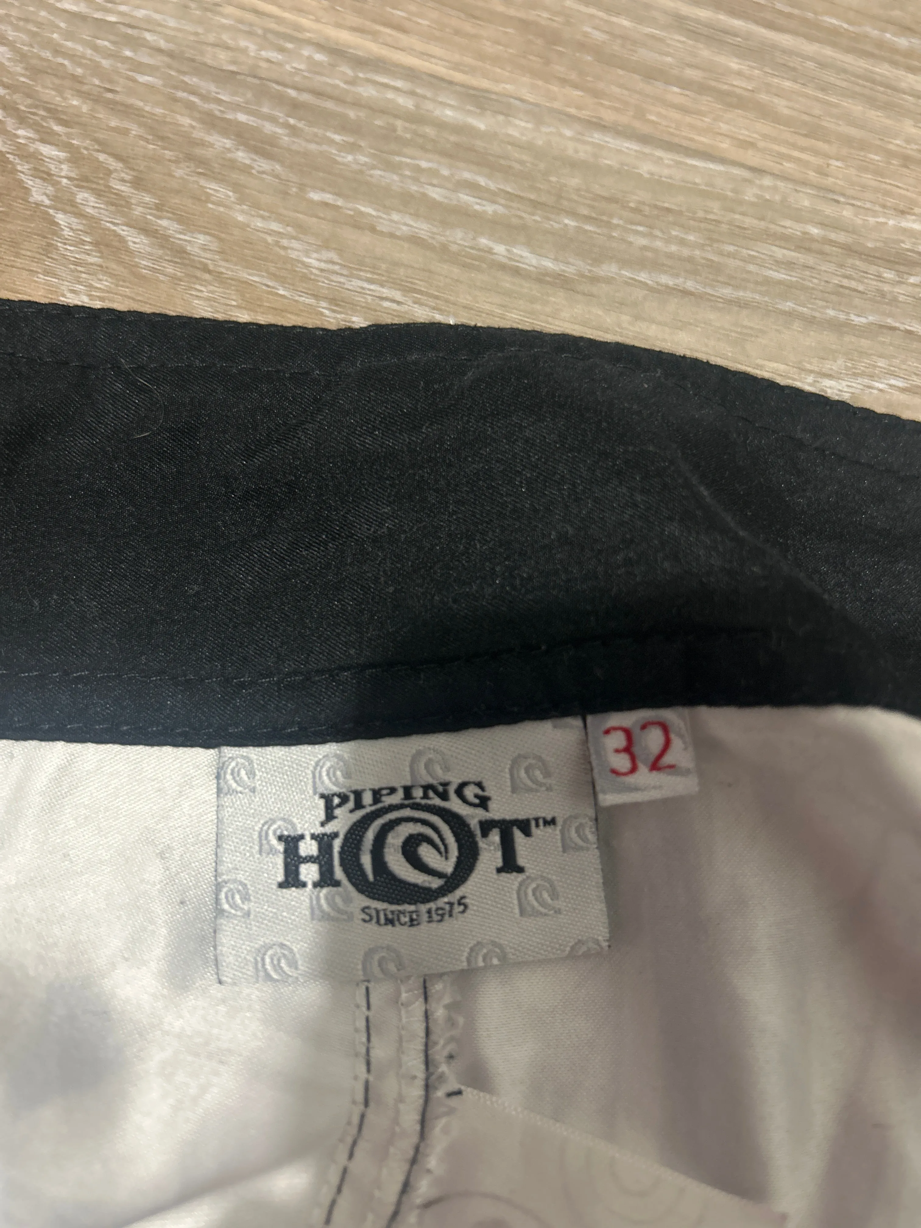Y2K Piping hot boardshorts W32’